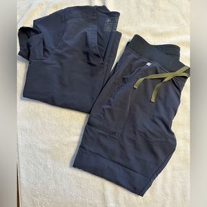 Figs women’s scrubs, large